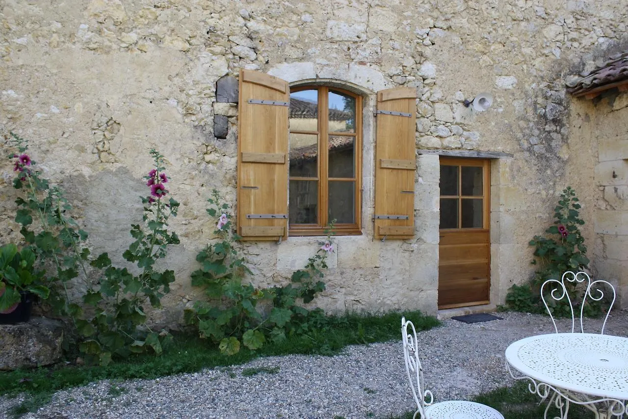 לינה וארוחת בוקר Saint-Puy La Dame De Courties צרפת